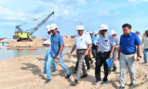 நெம்மேலி கடல்நீரை குடிநீராக்கும் ஆலையில் தலைமை செயலர் ஷிவ்தாஸ் மீனா திடீர் ஆய்வு