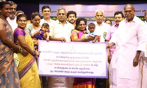 புதுவை அரசு சிறப்பாக செயல்படுகிறது: பெண்களுக்கான திட்டங்களுக்கு உறுதுணையாக இருப்பேன்- கவர்னர் தமிழிசை