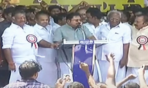 கொடநாடு கொலை, கொள்ளை வழக்கு: ஓ.பி.எஸ்-டி.டி.வி. தினகரன் தேனியில் கூட்டாக ஆர்ப்பாட்டம்