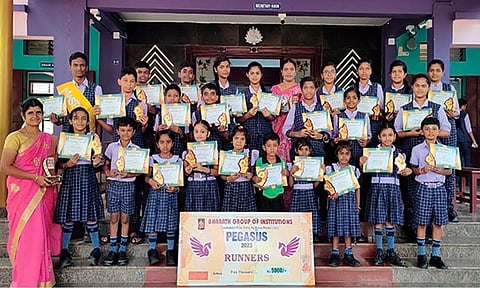 கலைத்திறன் போட்டிகளில் வெற்றி பெற்ற எஸ்.ஆர். பள்ளி மாணவர்களுக்கு பாராட்டு