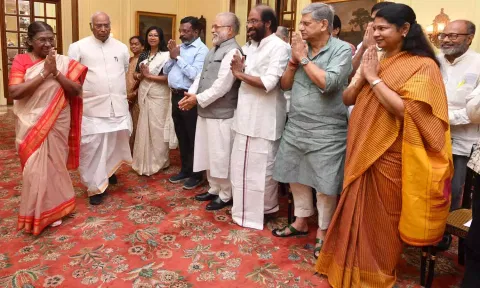 I.N.D.I.A. கூட்டணி பிரதிநிதிகள் குழு ஜனாதிபதியுடன் சந்திப்பு