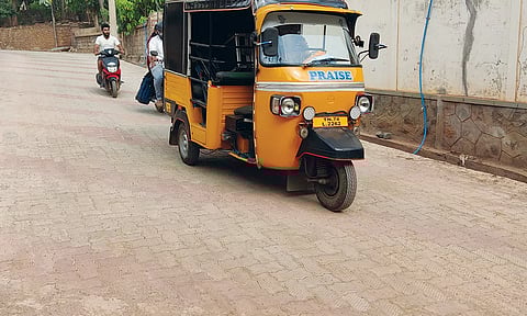 குழித்துறையில் முடங்கி கிடந்த சாலை வாகனங்கள் செல்ல திறப்பு