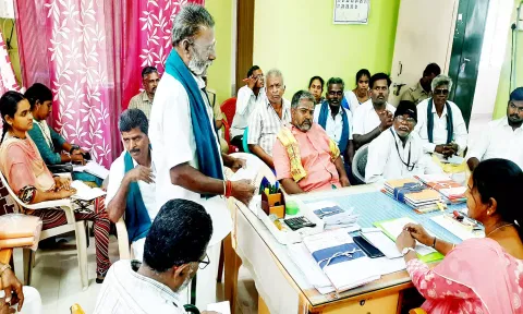 விவசாயிகள் குறை தீர்வு கூட்டம் நடந்த காட்சி.