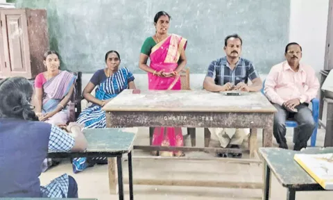 வளர் இளம் பருவத்தினருக்கான விழிப்புணர்வு நிகழ்ச்சி.
