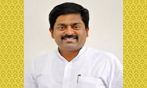 மாவட்ட மேயர் தினேஷ்குமார் அவர்களின் படம்.