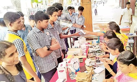 பள்ளி மாணவர்களுக்கு பொது மருத்துவமுகாம் நடந்தது.