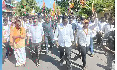 ஒத்தக்கடை பகுதியில் அண்ணாமலை பயணம் மேற்கொண்டார்.
