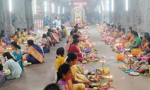 விளக்கு பூஜை நடந்தது.
