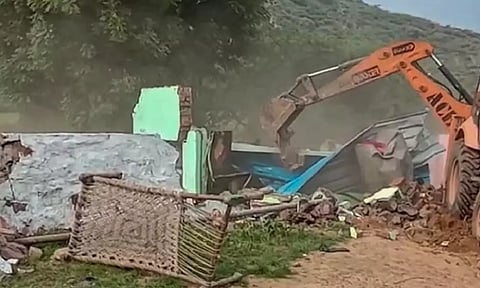 அரியானாவில் தொடர்ந்து 3-வது நாளாக புல்டோசர் நடவடிக்கை: இன்று 20 மருந்து கடைகள் தரைமட்டம்