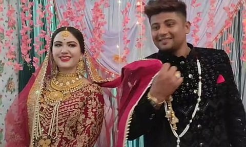 விக்கெட்டை பறிகொடுத்த சர்பராஸ் கான்- வைரலாகும் திருமண புகைப்படம்