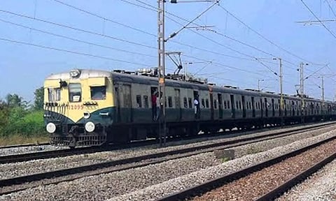 நாளை ஆடி கிருத்திகை- திருத்தணிக்கு சிறப்பு ரெயில், பஸ் வசதி