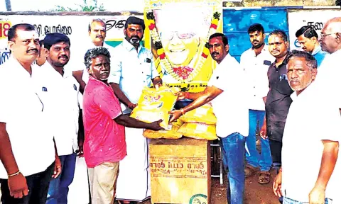 நிகழ்ச்சிகளில் கலந்து கொண்டவர்களின் காட்சி.