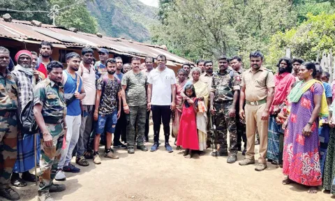 முகாமில் கலந்து கொண்ட மலைகிராம மக்கள்.