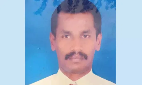 ஈரோடு அருகே இன்று தனியார் பள்ளி ஆசிரியர் ரெயில் முன் பாய்ந்து தற்கொலை