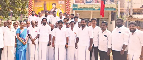 முன்னாள் முதல்வர் கருணாநிதி 5-வது ஆண்டு நினைவு நாள் பாரதி நகரில் நடை பெற்றபோது எடுத்தபடம்.