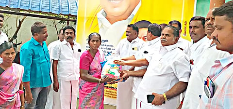 தூய்மை பணியாளர்கள், செவிலியர்களுக்கு நலத்திட்ட உதவிகள்