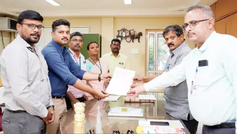 மதுரை மன்னர் திருமலை நாயக்கர் கல்லூரியில் புரிந்துணர்வு ஒப்பந்தம் கையெழுத்தானபோது எடுத்தபடம்.
