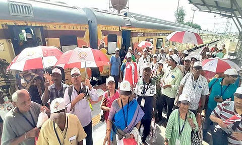 திருவண்ணாமலைக்கு வந்த ஆன்மிக சுற்றுலா ரெயில்