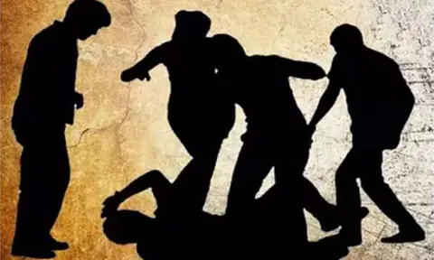 கோவிலில் திருடிய வாலிபரை கம்பத்தில் கட்டி வைத்து அடி, உதை