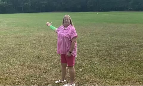 பாம்பும் கழுகும் ஒரே நேரத்தில் தாக்கினால்..? டெக்சாஸ் பெண்ணுக்கு நேர்ந்த விசித்திர அனுபவம்