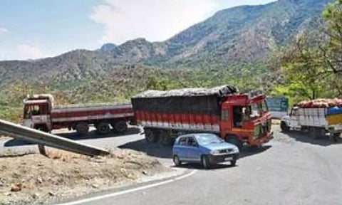 திம்பம் சாலையில் இரவில் பயணிக்க தாளவாடி வாட்டார மக்களுக்கு வாகன அனுமதிச்சீட்டு- வருவாய்துறை நடவடிக்கை