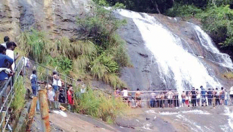 கொல்லிமலை மாசிலா அருவிக்கு செல்ல சுற்றுலா பயணிகளுக்கு தடை