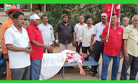 பழுதடைந்த சாலைகளை செப்பனிட கோரிக்கை