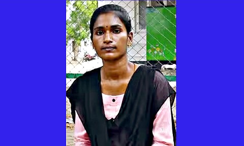 2-வது திருமணம் செய்த கணவர் மீது நடவடிக்கை கோரி தர்ணா