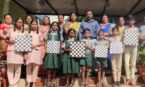 &nbsp;போட்டியில் வெற்றி பெற்ற மாணவ, மாணவிகளை படத்தில் காணலாம்.