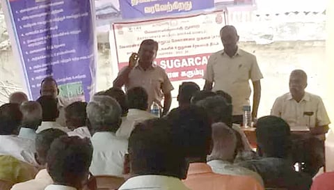 விவசாயிகளுக்கு தொழில்நுட்ப பயிற்சி அளிக்கப்பட்ட போது எடுத்த படம்.