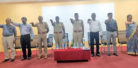 நிகழ்ச்சியில் உறுதிமொழி எடுத்துக்கொண்ட காட்சி.