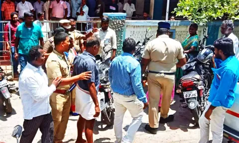 ரகளையில் ஈடுபட்ட தம்பதியால் பரபரப்பு காட்சி.&nbsp;