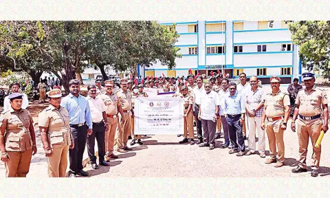 பேரணியில் கலந்து கொண்டவர்களின் காட்சி.