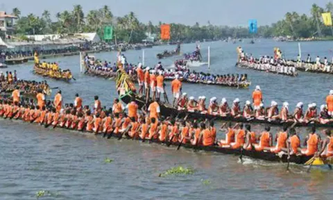 கேரளாவில் நேரு கோப்பை போட்டியில் சீறிப்பாய்ந்த படகுகள் - பொதுமக்கள் உற்சாகம்