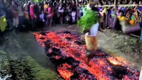 மாரியம்மன் கோவிலில் தீமிதி திருவிழா