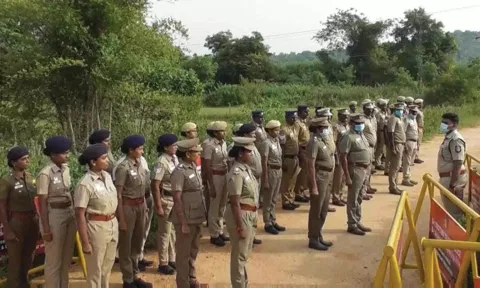 விவசாய நிலத்தில் புதைக்கப்பட்ட முதியவர் உடல் தோண்டி எடுப்பு- 130 நாட்களுக்கு பிறகு நடவடிக்கை