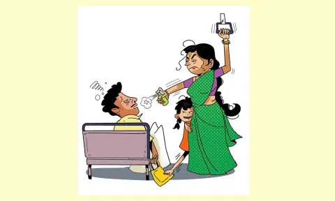 ஓடும் பஸ்சில் பயணிகளிடம் நகை-பணம் திருடும் பெண்கள்