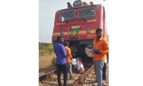 என்ஜினில் சிக்கிய உடலை ரெயில்வே ஊழியர்கள் மீட்ட காட்சி.