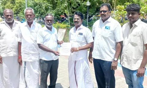 அயன்பாப்பாகுடி கண்மாயில் கழிவுநீர்  கலப்பதை தடுத்து தூர்வார வேண்டும்- பொதுமக்கள்