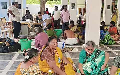 உண்டியல் எண்ணும் பணி நடந்தபோது எடுத்த படம்.