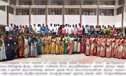 திறப்பு விழாவில் கலந்து கொண்டவர்களை படத்தில் காணலாம்.