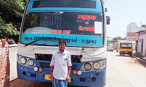 ஜப்தி செய்யப்பட்ட அரசு பஸ்.