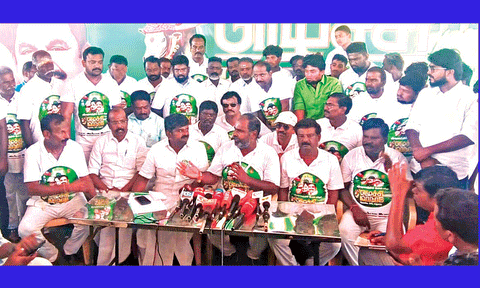 அ.தி.மு.க. மாநாட்டில் பல்வேறு பணிகளில் ஈடுபடுத்தப்படும் ஜெயலலிதா பேரவை நிர்வாகிகள் அணிவகுப்பு பேரணியில் முன்னாள் அமைச்சர் ஆர்.பி. உதயகுமார் பேசினார். அருகில் முன்னாள் அமைச்சர் விஜயபாஸ்கர், நிர்வாகிகள் வெற்றிவேல், எஸ்.எஸ். சரவணன், சதன்பிரபாகர், இளங்கோவன், மாணிக்கம், தமிழரசன், டாக்டர் சரவணன் உள்பட பலர் உள்ளனர்.