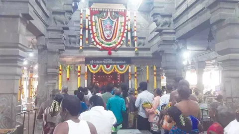 ஆடி அமாவாசையை முன்னிட்டு கோவிலில் திரண்ட பக்தர்கள்.