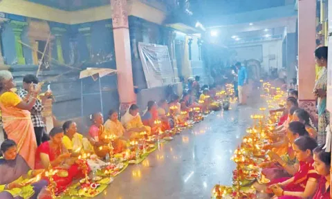 வடபத்திரகாளி அம்மன் கோவிலில் விளக்கு பூஜை நடந்தது.
