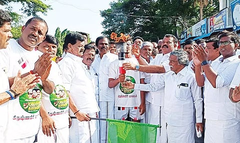 காவேரிப்பட்டினத்தில் வெற்றி ஜோதி தொடர் ஓட்டம்