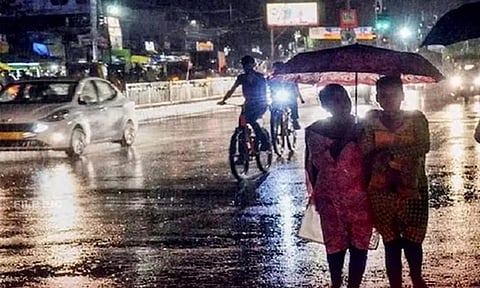 சென்னை மற்றும் புறநகர் பகுதிகளில் வெளுத்து வாங்கிய கனமழை