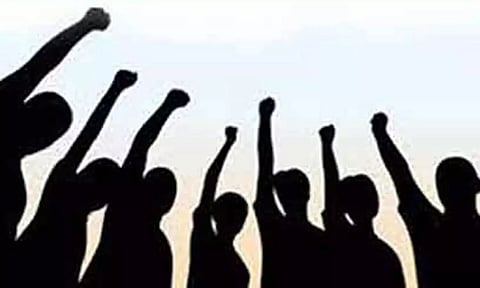 இடுக்கியில் இன்று முழு அடைப்பு: தேனி மாவட்ட எல்லையில் திருப்பி விடப்பட்ட வாகனங்கள்