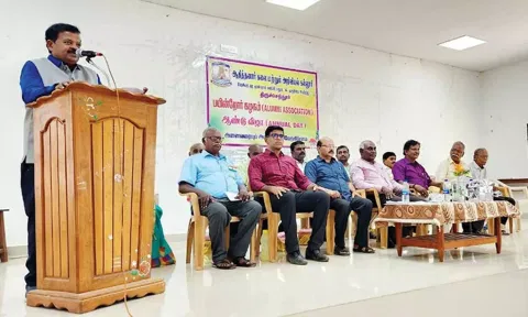 ஆதித்தனார் கல்லூரியில் பயின்றோர் கழக ஆண்டு விழா நடைபெற்ற போது எடுத்த படம்.