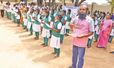 தஞ்சை மாற்றுத்திறன் பள்ளி மாணவர்கள் தீண்டாமை ஒழிப்பு உறுதிமொழி எடுத்துக்கொண்டனர்.